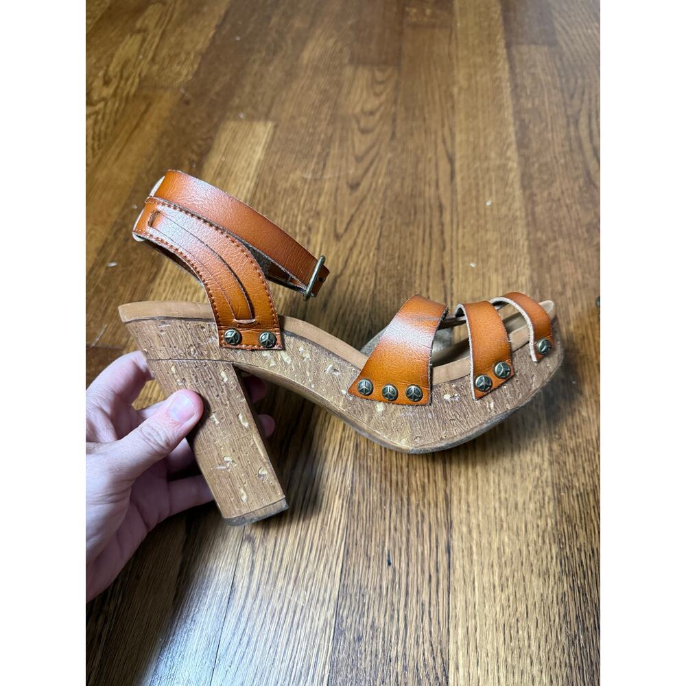 Groove Mystery Platform Sandal Retro Size 7